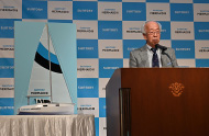 船体についてヨットデザイナーの横山一郎氏から説明